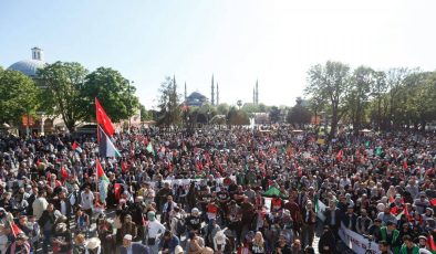 İstanbul’da on binlerin katılımıyla “Gazze’yi Unutma” yürüyüşü