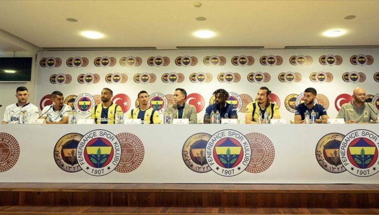 Fenerbahçe’de 7 futbolcu için imza töreni